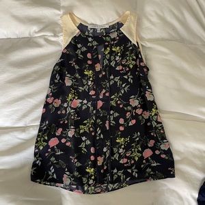 Women’s sleeveless top